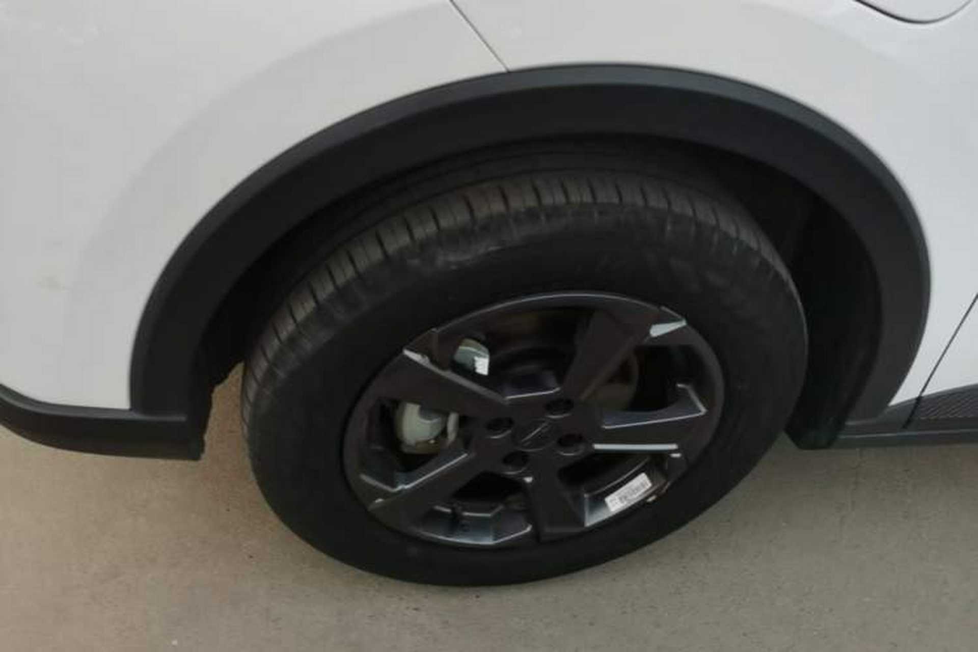 Used Geometry E Firefly 2024 301km Starlight Exterior 4