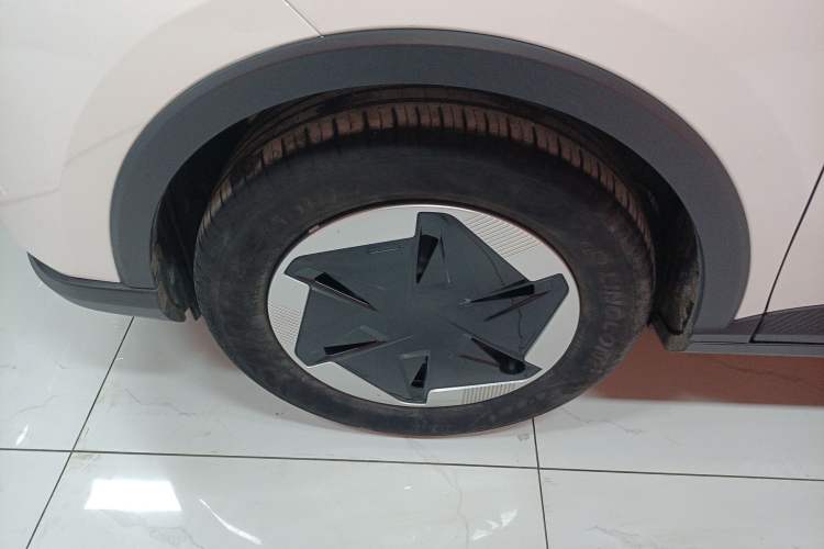 Used Geometry E Firefly 2024 301km Flowing Light Exterior 4