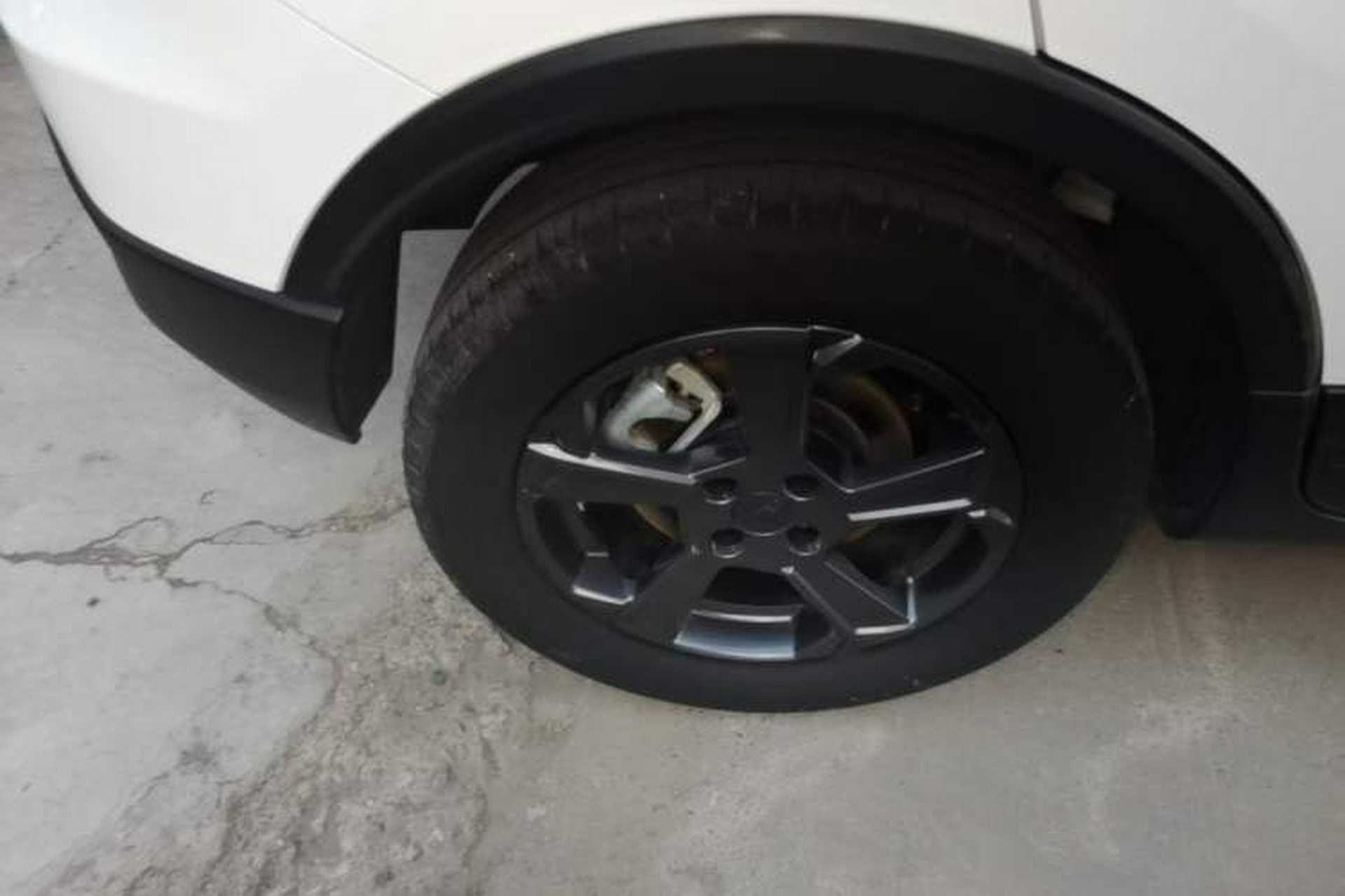 Used Geometry E Firefly 2024 301km Starlight Exterior 5