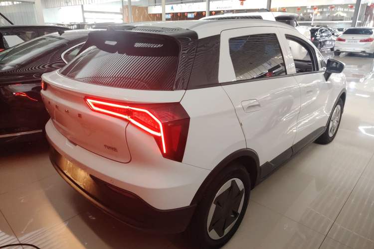 Used Geometry E Firefly 2024 301km Starlight Exterior 5