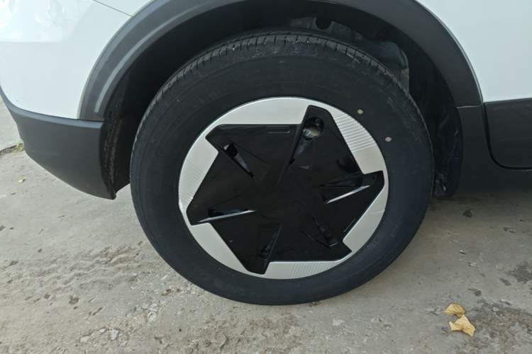 Used Geometry E Firefly 2024 301km Flowing Light Exterior 5