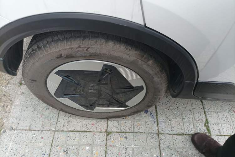 Used Geometry E Firefly 2024 301km Flowing Light Exterior 5