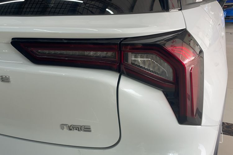 Used Geometry E Firefly 2024 301km Flowing Light Exterior 6