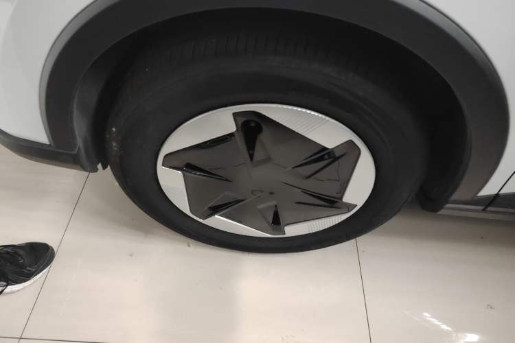 Used Geometry E Firefly 2024 301km Starlight Exterior 7