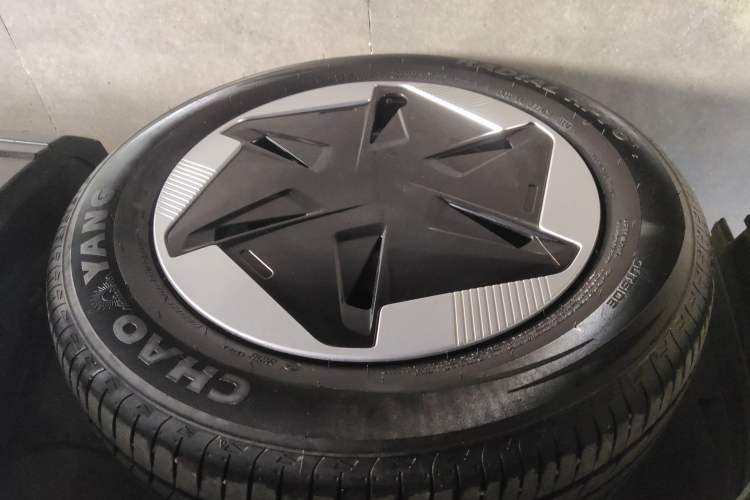 Used Geometry E Firefly 2024 301km Flowing Light Exterior 7