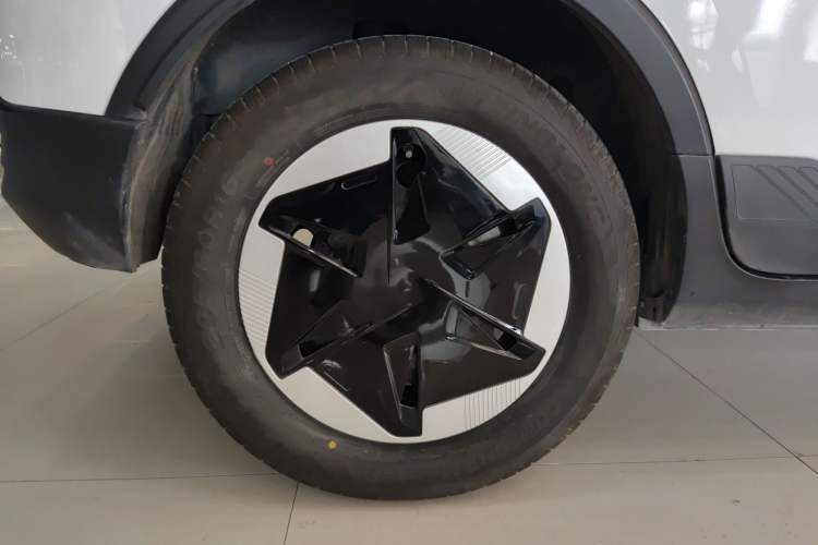Used Geometry E Firefly 2024 301km Flowing Light Exterior 8