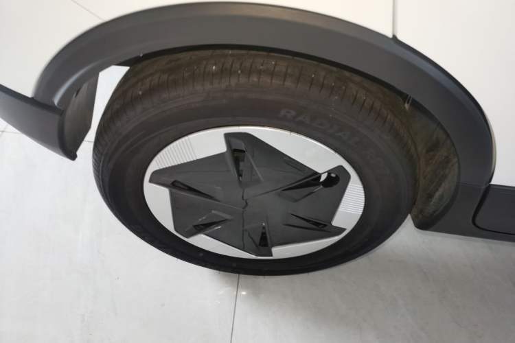 Used Geometry E Firefly 2024 301km Flowing Light Exterior 8