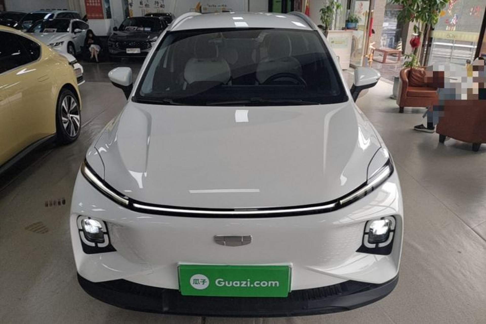 Used Geometry E Firefly 2024 401 km Fluorescent Front