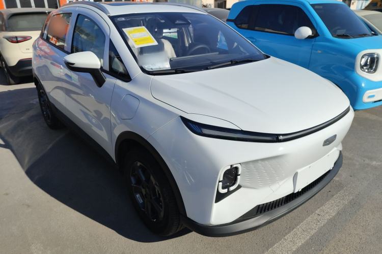 Used Geometry E Firefly 2024 401 km Fluorescent Front Right 45 Deg