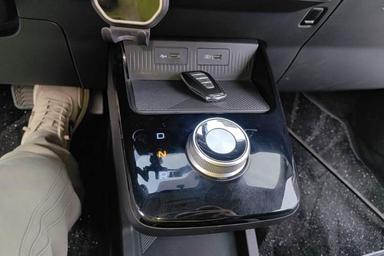 Used Geometry E Firefly 2024 301km Flowing Light Gear Lever