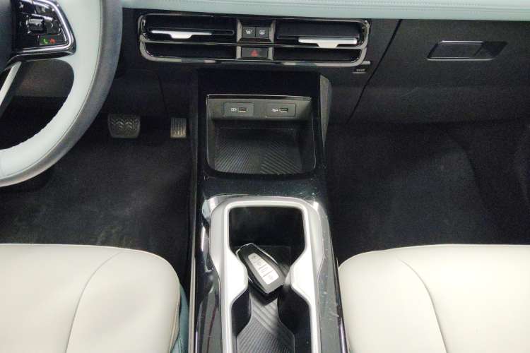 Used Geometry E Firefly 2024 401 km Fluorescent Gear Lever