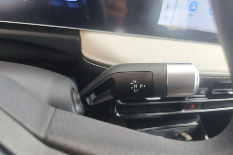 Used Geometry E Firefly 2024 401km Starlight Gear Lever