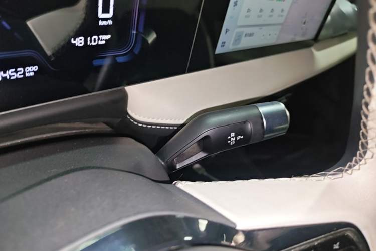 Used Geometry E Firefly 2024 401 km Fluorescent Gear Lever