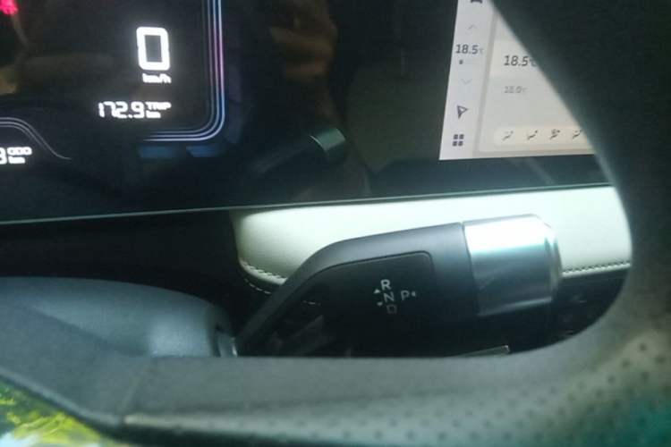 Used Geometry E Firefly 2024 401km Starlight Gear Lever