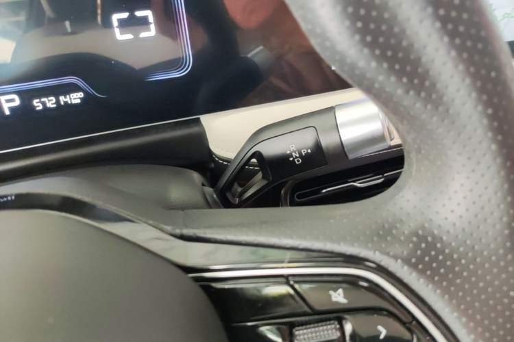 Used Geometry E Firefly 2024 401km Starlight Gear Lever