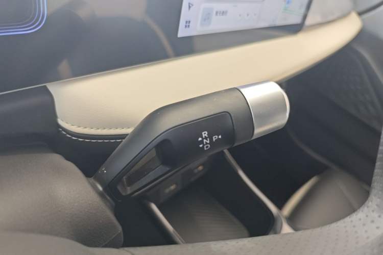 Used Geometry E Firefly 2024 301km Starlight Gear Lever