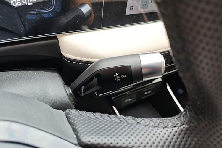 Used Geometry E Firefly 2024 301km Starlight Gear Lever