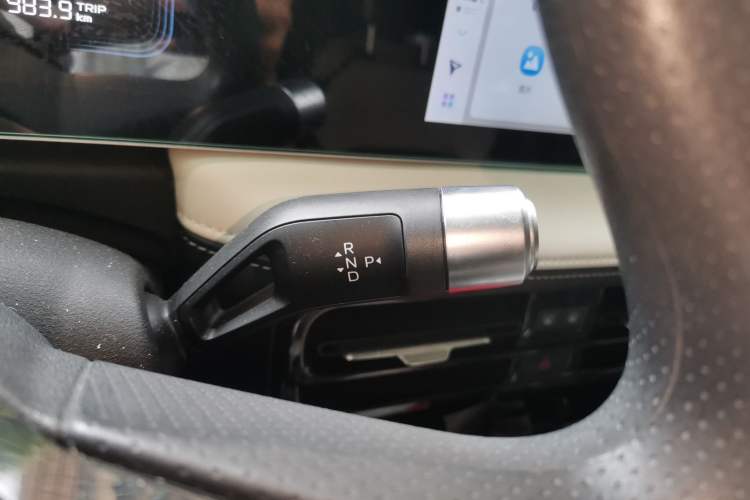 Used Geometry E Firefly 2024 301km Starlight Gear Lever