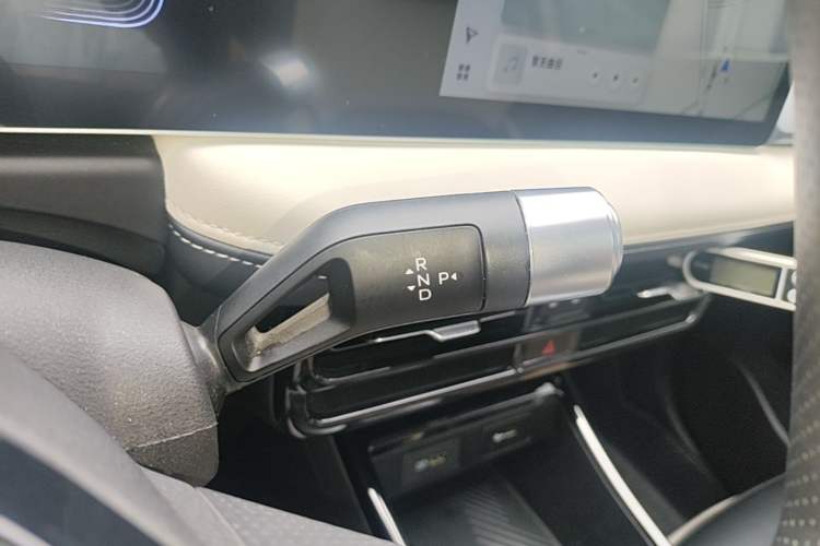 Used Geometry E Firefly 2024 301km Starlight Gear Lever