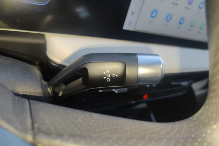 Used Geometry E Firefly 2024 301km Starlight Gear Lever