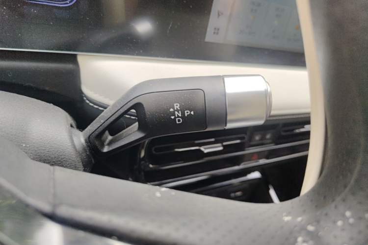 Used Geometry E Firefly 2024 301km Starlight Gear Lever
