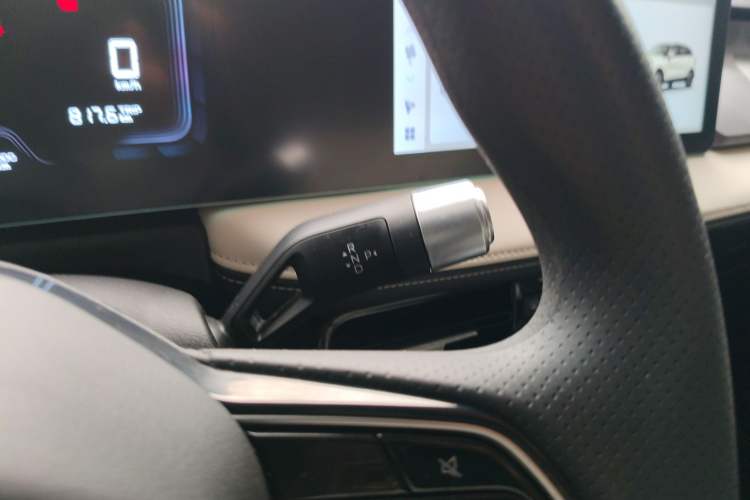 Used Geometry E Firefly 2024 301km Starlight Gear Lever