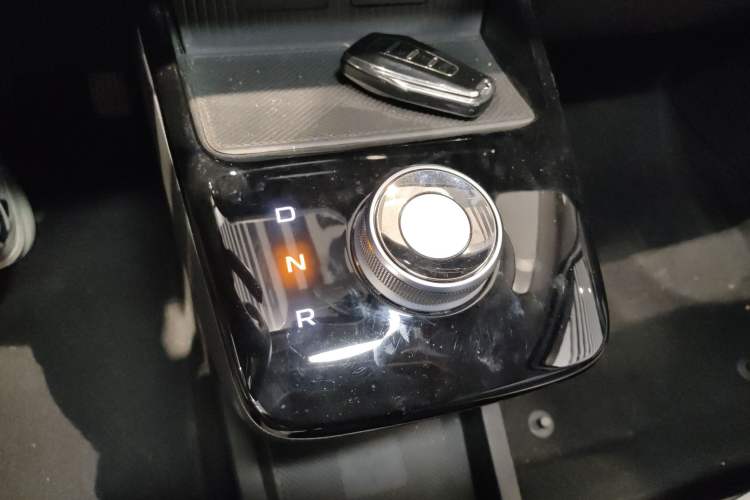 Used Geometry E Firefly 2024 301km Flowing Light Gear Lever