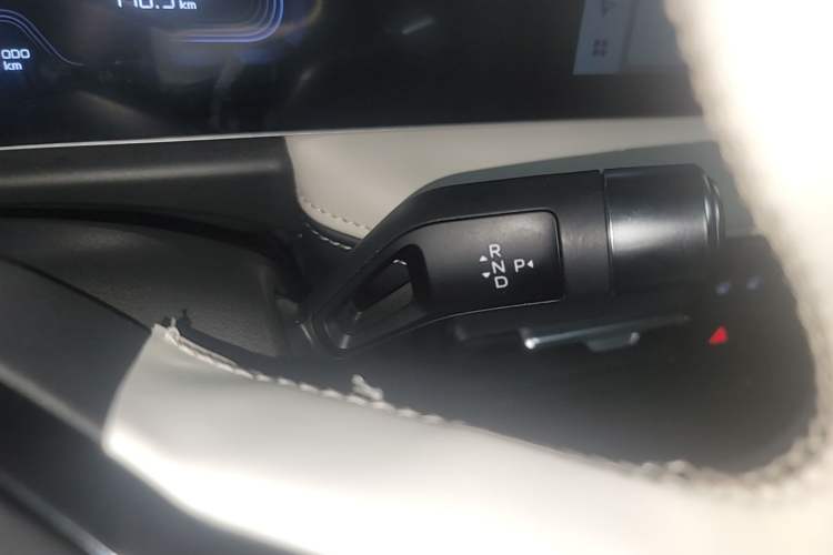 Used Geometry E Firefly 2024 401km Starlight Gear Lever