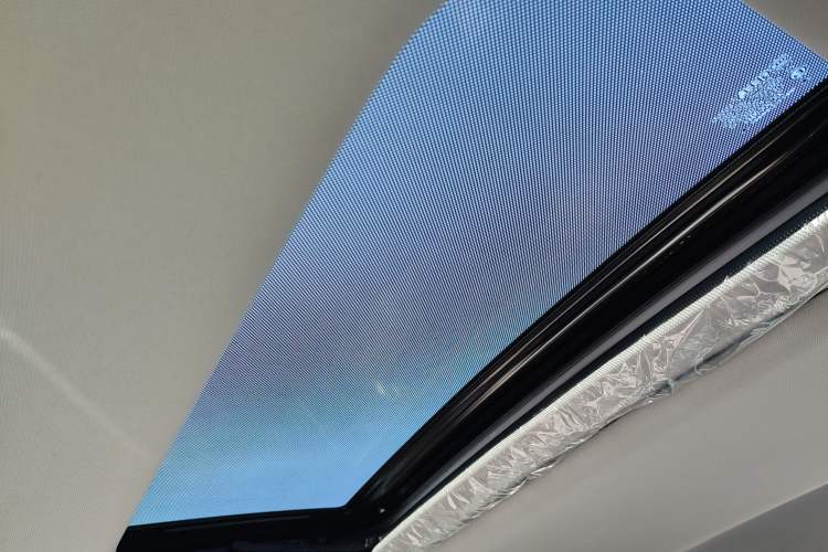 Used Geometry E Firefly 2024 401 km Fluorescent Headliner