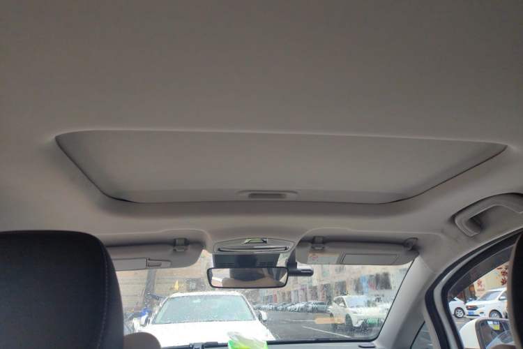 Used Geometry E Firefly 2024 401 km Fluorescent Headliner