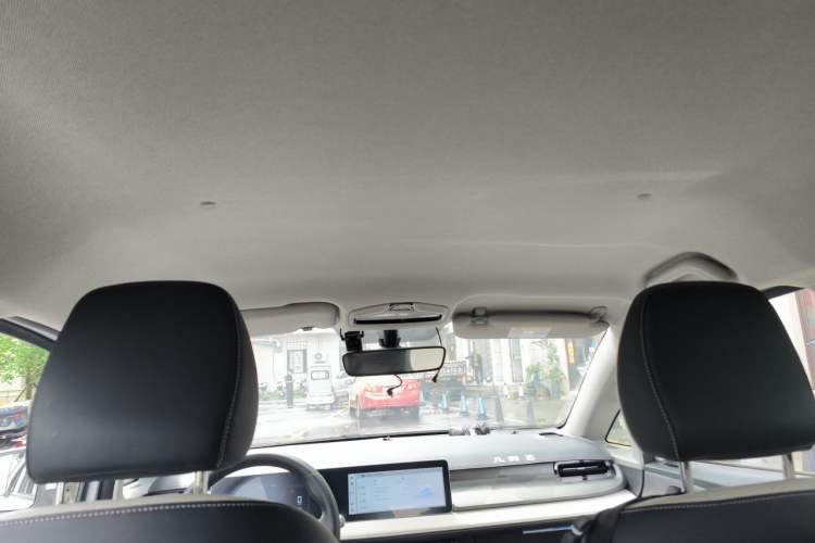 Used Geometry E Firefly 2024 301km Starlight Headliner