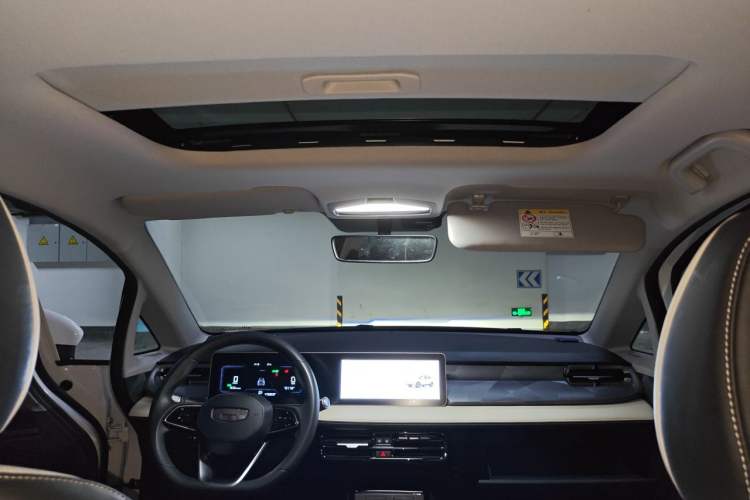 Used Geometry E Firefly 2024 301km Starlight Headliner