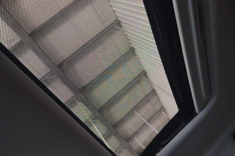Used Geometry E Firefly 2024 401 km Fluorescent Headliner