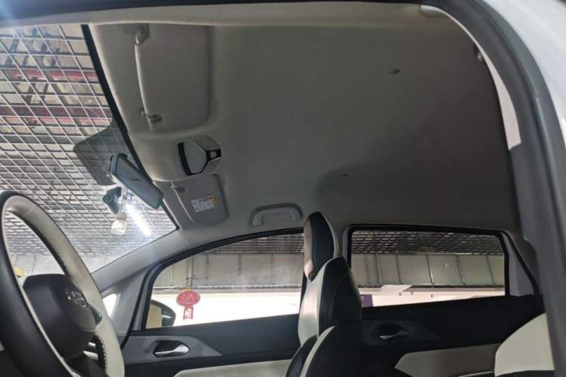 Used Geometry E Firefly 2024 401 km Fluorescent Headliner