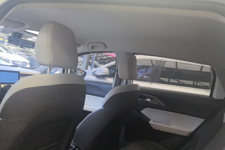 Used Geometry E Firefly 2024 301km Flowing Light Headliner