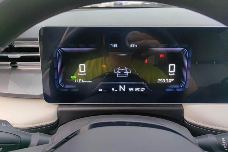 Used Geometry E Firefly 2024 301km Flowing Light Instrument Cluster
