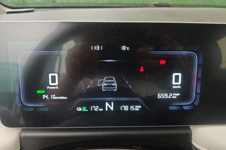Used Geometry E Firefly 2024 301km Flowing Light Instrument Cluster