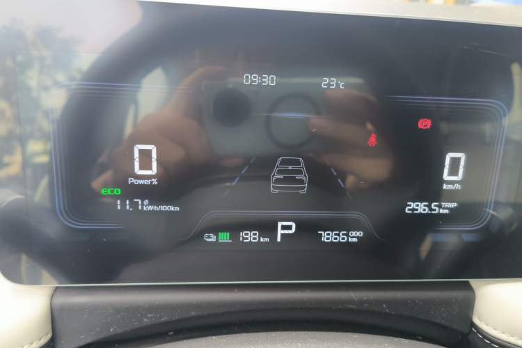 Used Geometry E Firefly 2024 301km Starlight Instrument Cluster