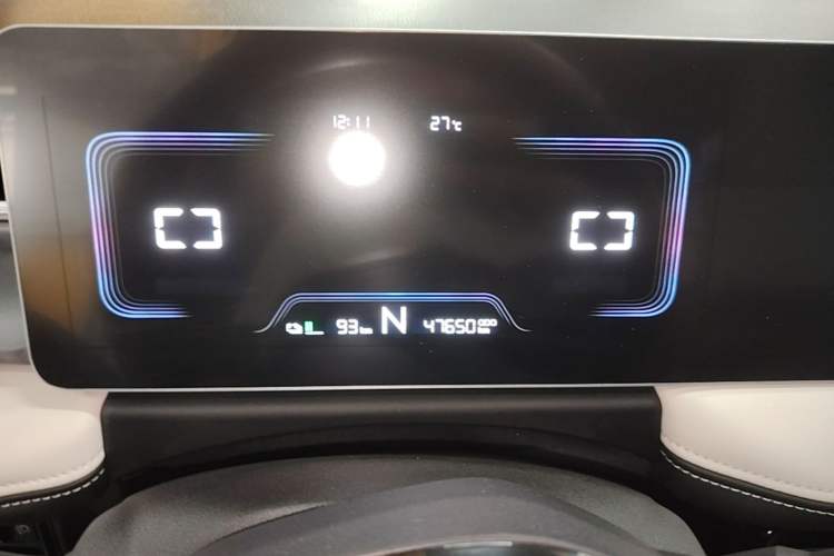 Used Geometry E Firefly 2024 301km Flowing Light Instrument Cluster