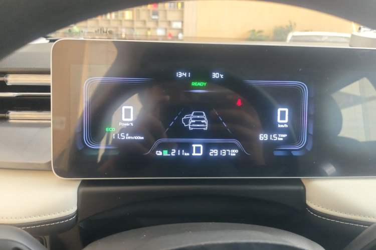 Used Geometry E Firefly 2024 401km Starlight Instrument Cluster