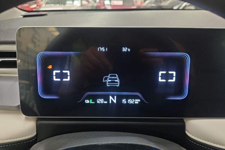 Used Geometry E Firefly 2024 301km Flowing Light Instrument Cluster