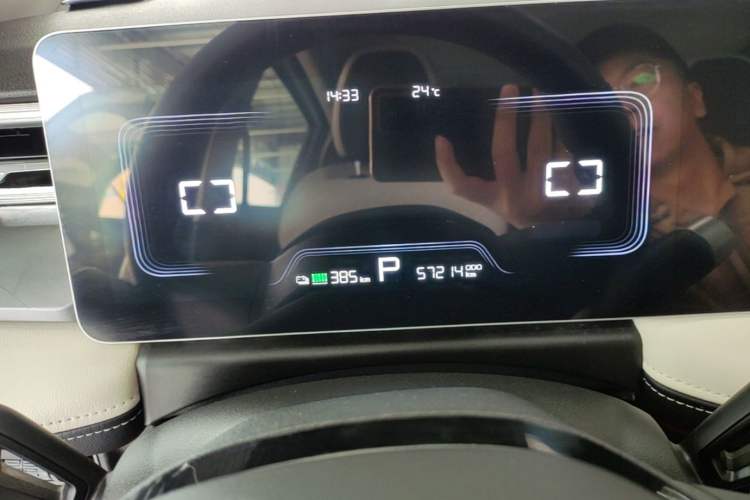 Used Geometry E Firefly 2024 401km Starlight Instrument Cluster