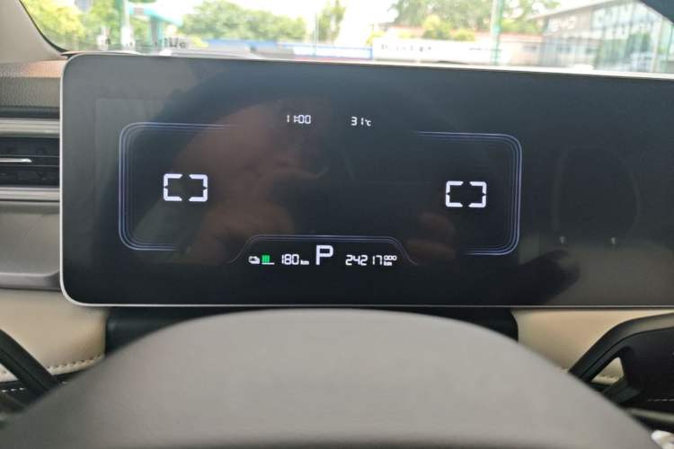 Used Geometry E Firefly 2024 301km Starlight Instrument Cluster