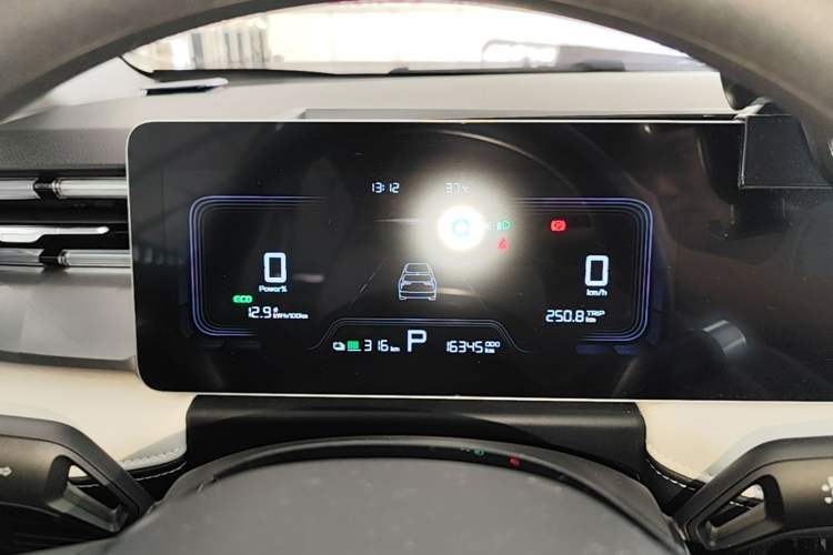 Used Geometry E Firefly 2024 401km Starlight Instrument Cluster