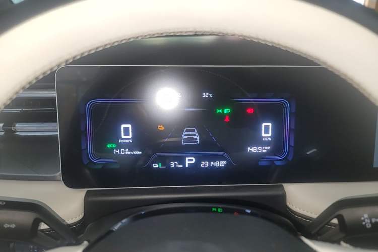 Used Geometry E Firefly 2024 401km Starlight Instrument Cluster