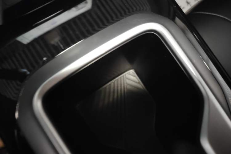 Used Geometry E Firefly 2024 301km Starlight Interior 1