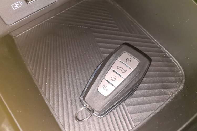 Used Geometry E Firefly 2024 401 km Fluorescent Interior 1