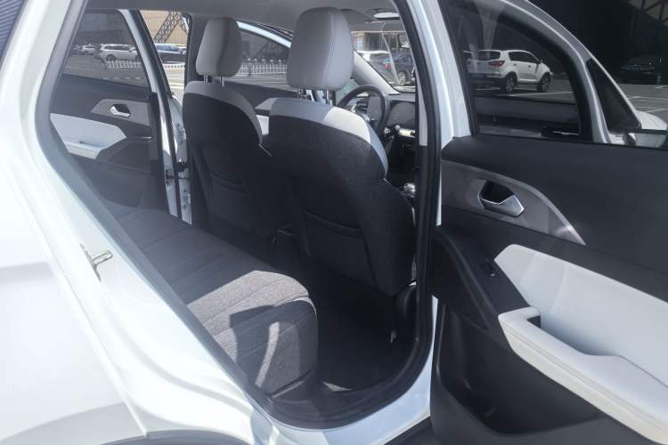Used Geometry E Firefly 2024 301km Flowing Light Interior 1
