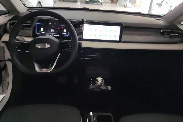 Used Geometry E Firefly 2024 301km Flowing Light Interior 2