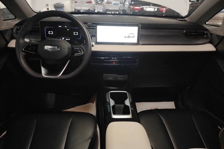 Used Geometry E Firefly 2024 301km Starlight Interior 2